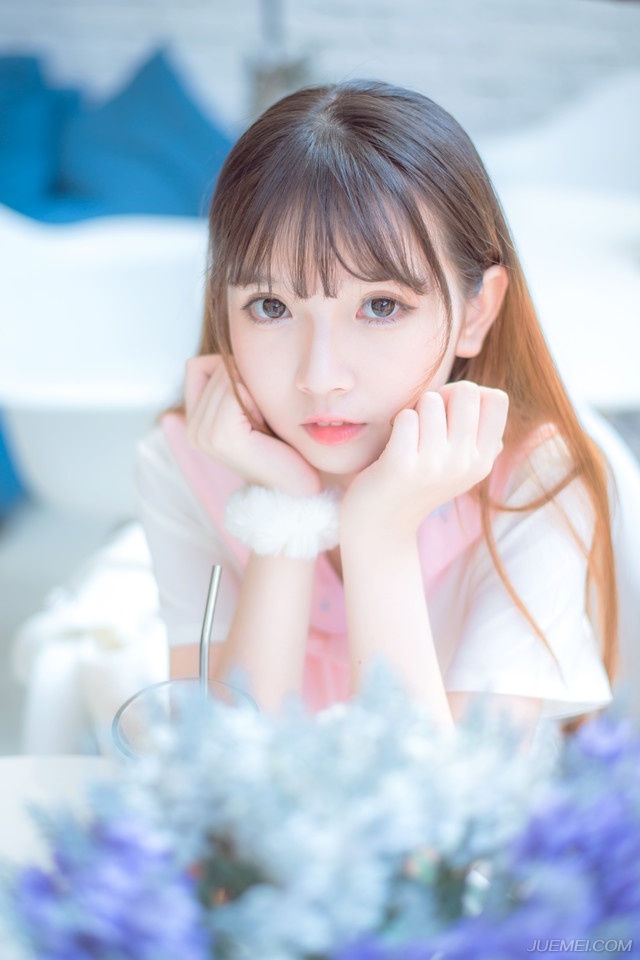 我有两个我，一个冷漠，一个热情。你怎么对我，我就怎么对你，就是这样。